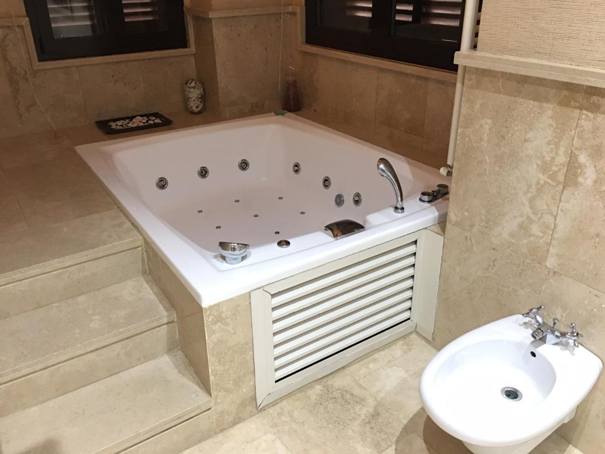 فندق لاس روزاس دي مدريدفي  Mansion Marsil المظهر الخارجي الصورة