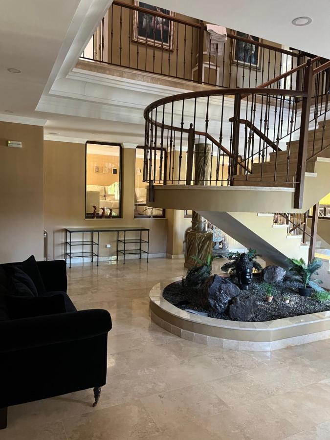 فندق لاس روزاس دي مدريدفي  Mansion Marsil المظهر الخارجي الصورة