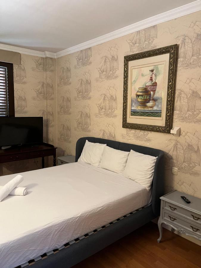 فندق لاس روزاس دي مدريدفي  Mansion Marsil المظهر الخارجي الصورة